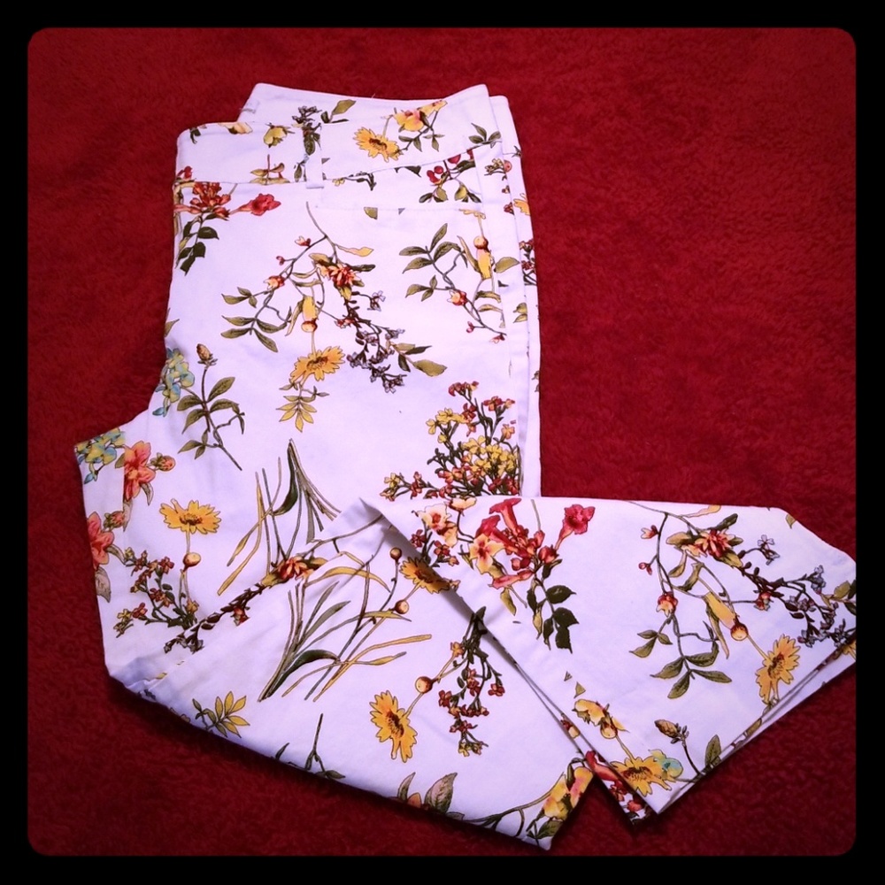 New York and Company Straight Leg Crop